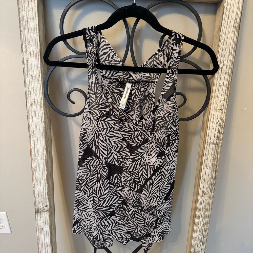 Aeropostale Leaf Print Black and White Sheer‎ Tank Top Size Medium